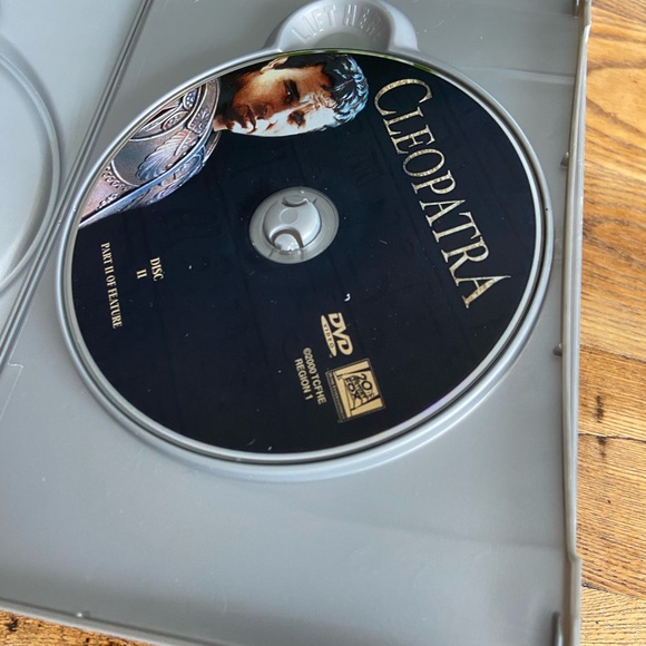 Cleopatra - Picture 5 of 6